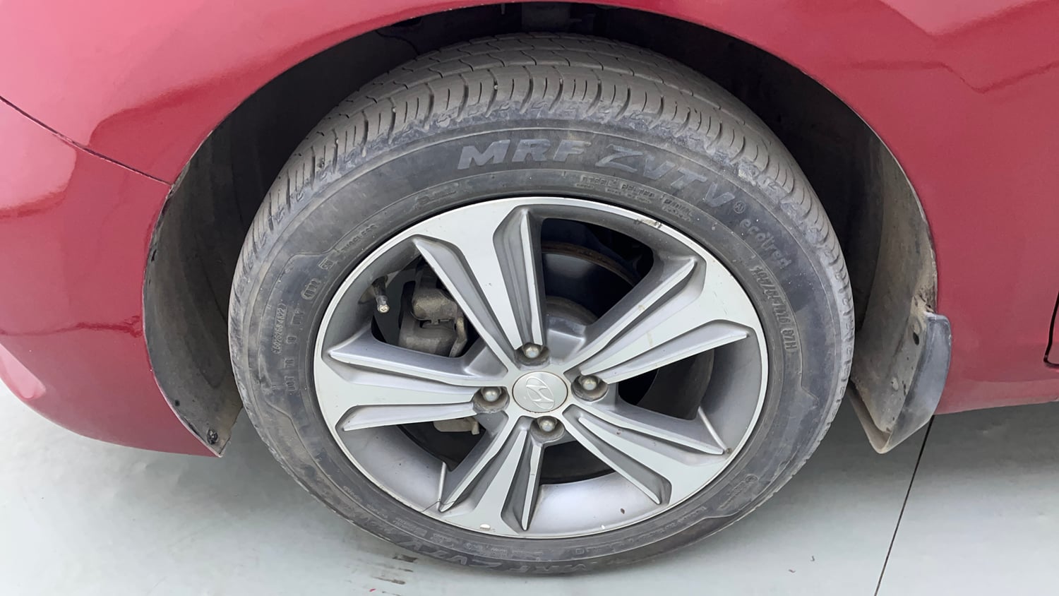 Used 2018 Hyundai Verna SX (O) 1.6 VTVT AT Petrol Automatic tyres LEFT FRONT TYRE RIM VIEW