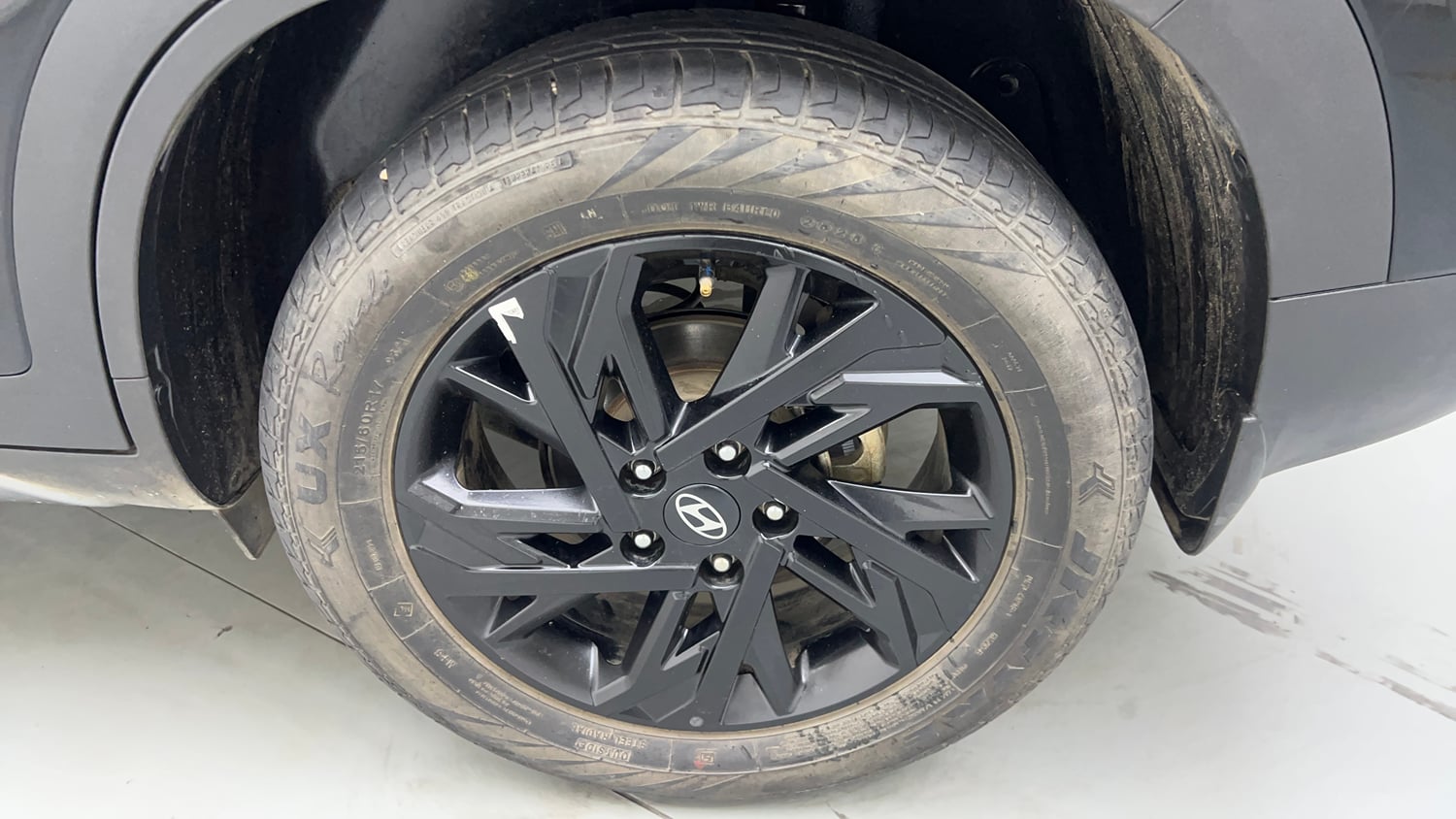 Used 2025 Hyundai Creta 1.5 CRDi Diesel MT DSL S(O) Diesel Manual tyres LEFT REAR TYRE RIM VIEW