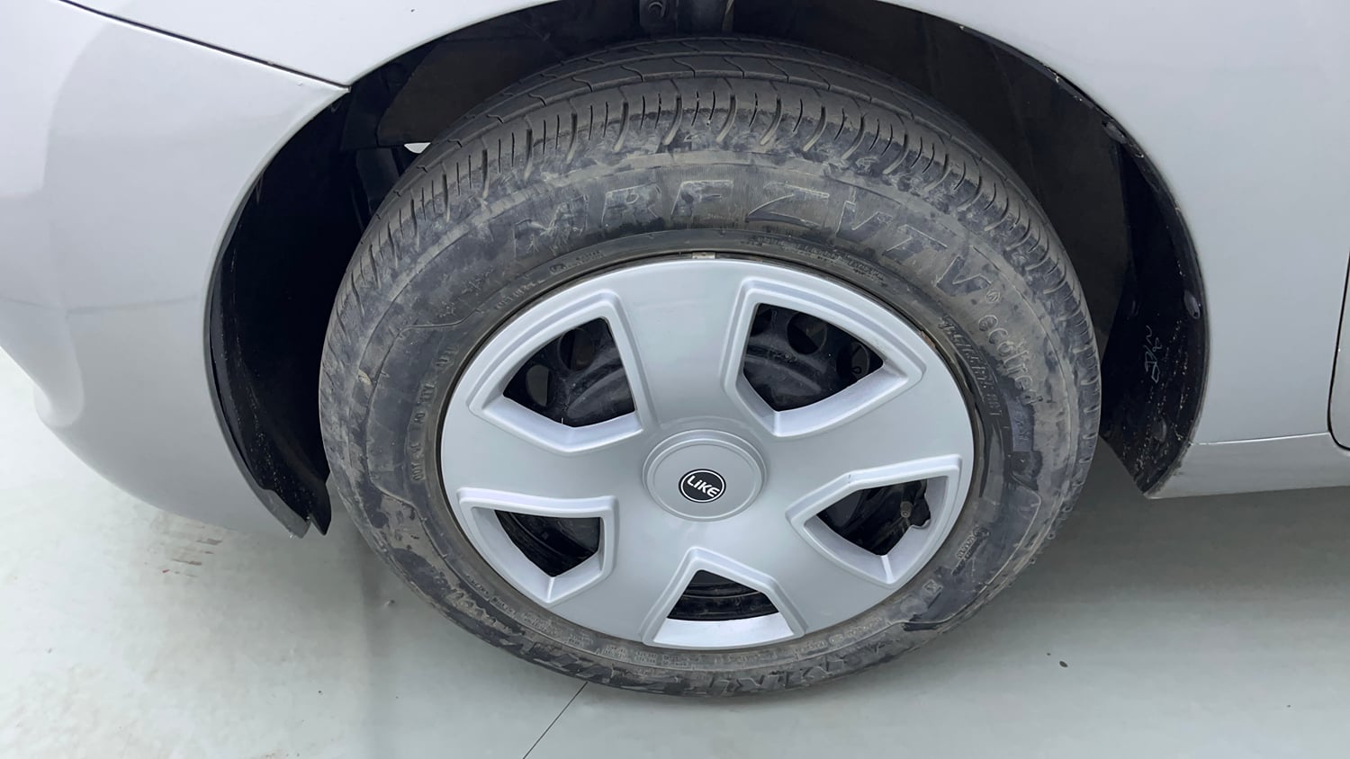 Used 2021 Maruti Suzuki Baleno Delta Petrol Manual tyres LEFT FRONT TYRE RIM VIEW