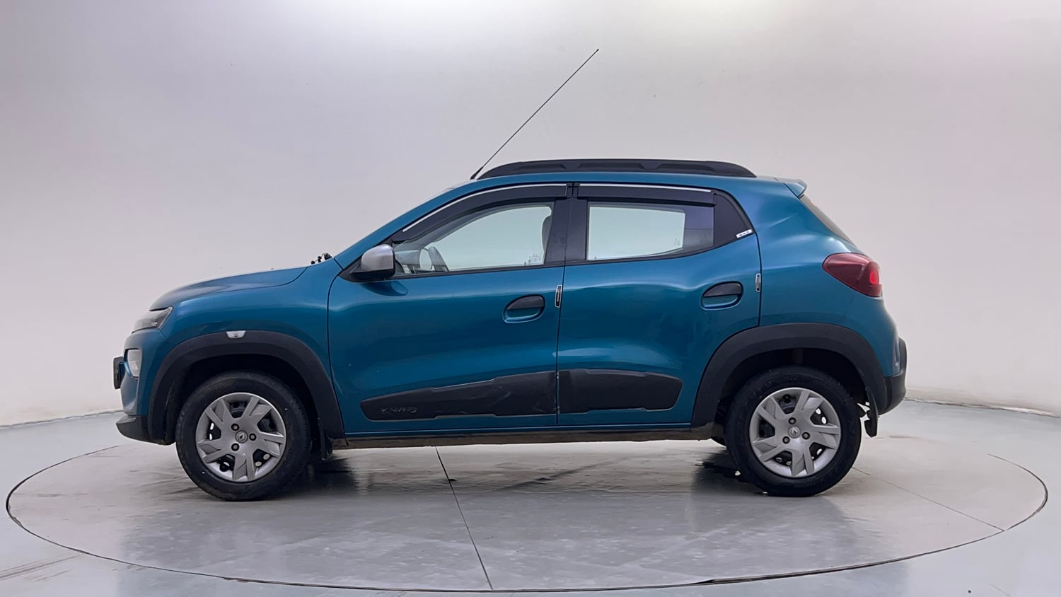 Used 2020 Renault Kwid RXT 1.0 Opt Petrol Manual exterior LEFT SIDE VIEW