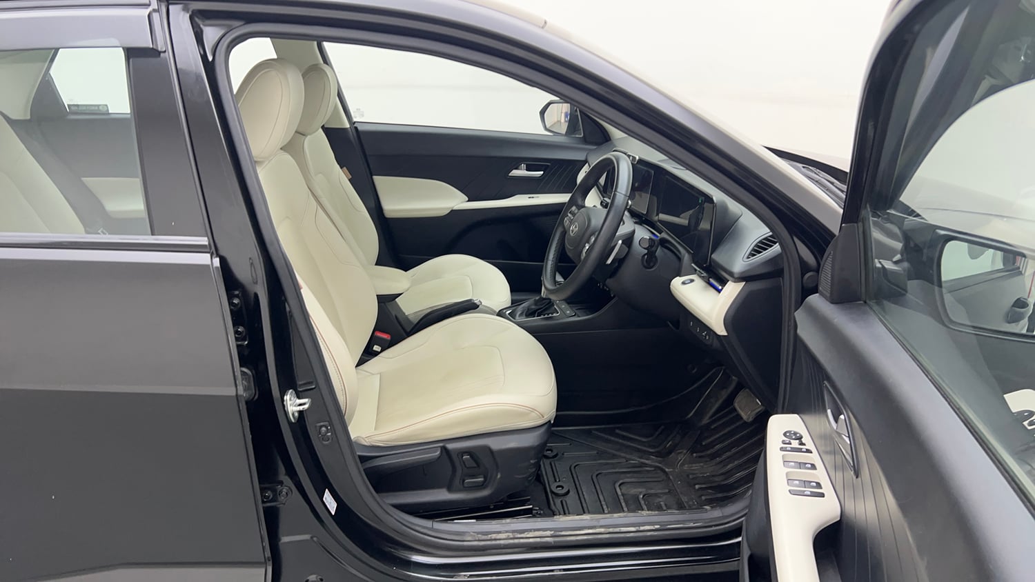 Used 2023 Hyundai Verna SX (O) 1.5 Petrol IVT Petrol Automatic interior RIGHT SIDE FRONT DOOR CABIN VIEW