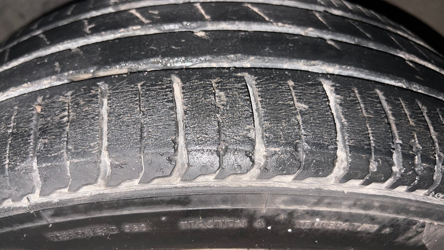 Used 2020 Renault Triber RXZ EASY-R AMT Petrol Automatic tyres LEFT FRONT TYRE TREAD VIEW