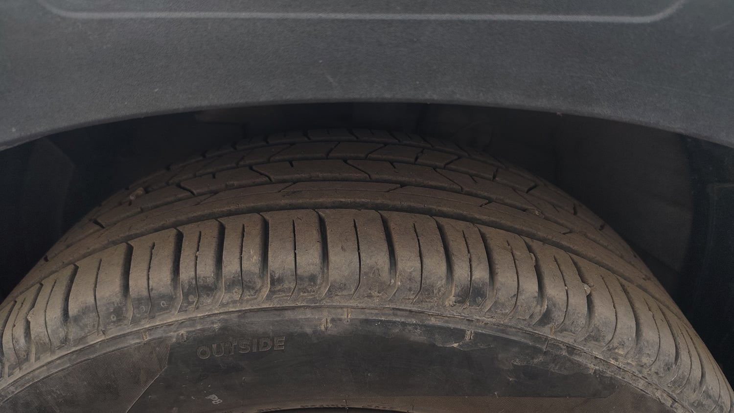 Used 2023 Hyundai Venue S (O) 1.0 Turbo DCT Petrol Automatic tyres LEFT FRONT TYRE TREAD VIEW