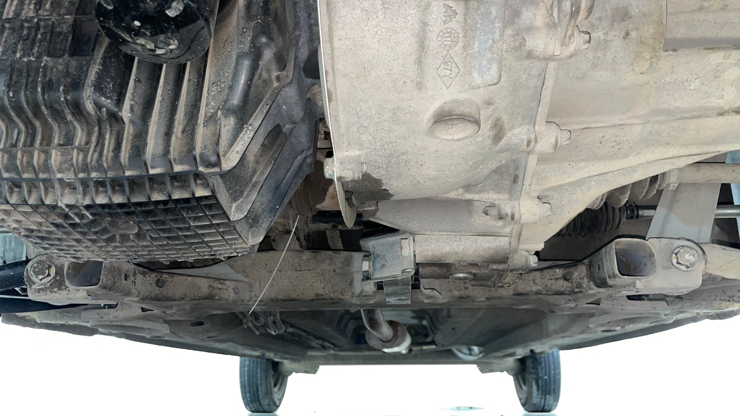 Used 2017 Renault Kwid RXT Petrol Manual extra FRONT LEFT UNDERBODY VIEW