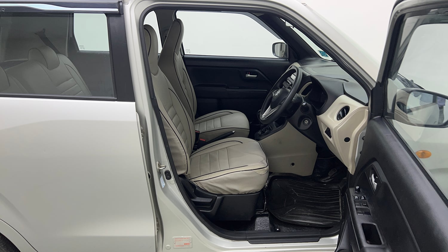 Used 2020 Maruti Suzuki Wagon R VXi 1.2 Petrol Manual interior RIGHT SIDE FRONT DOOR CABIN VIEW