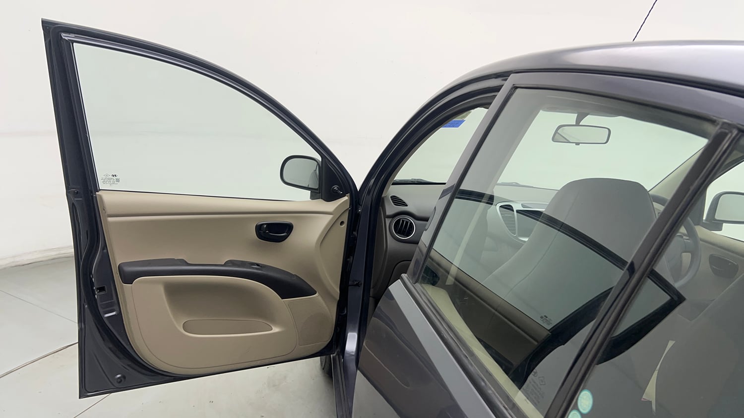 Used 2015 Hyundai i10 Magna 1.1 iRDE2 Petrol Manual interior LEFT FRONT DOOR OPEN VIEW