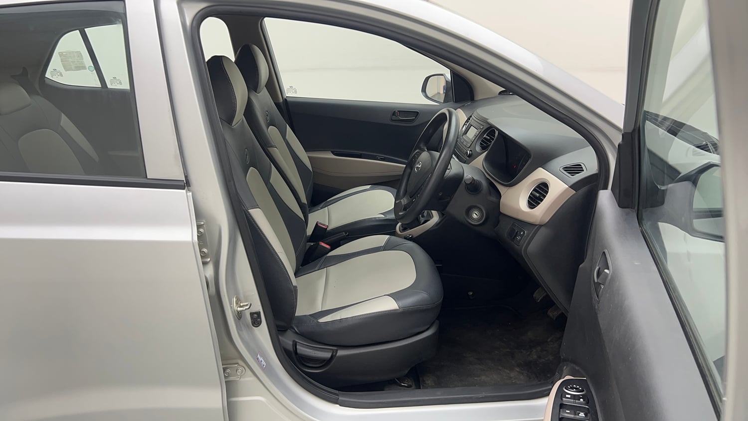 Used 2018 Hyundai Grand i10 Magna 1.2 Kappa VTVT CNG (outside fitted) Cng Manual interior RIGHT SIDE FRONT DOOR CABIN VIEW