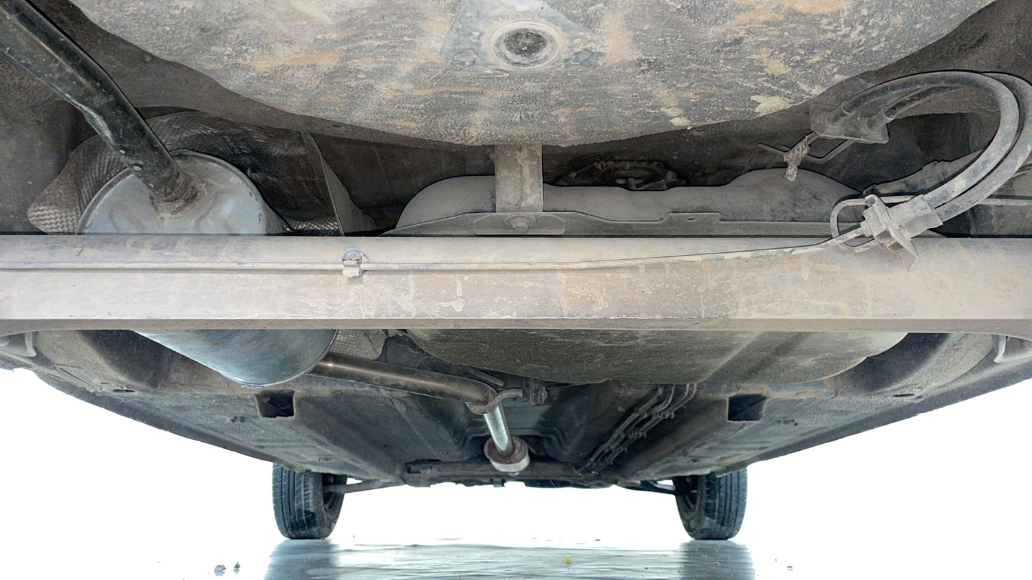 Used 2017 Renault Kwid RXT Petrol Manual extra REAR UNDERBODY VIEW (TAKEN FROM REAR)