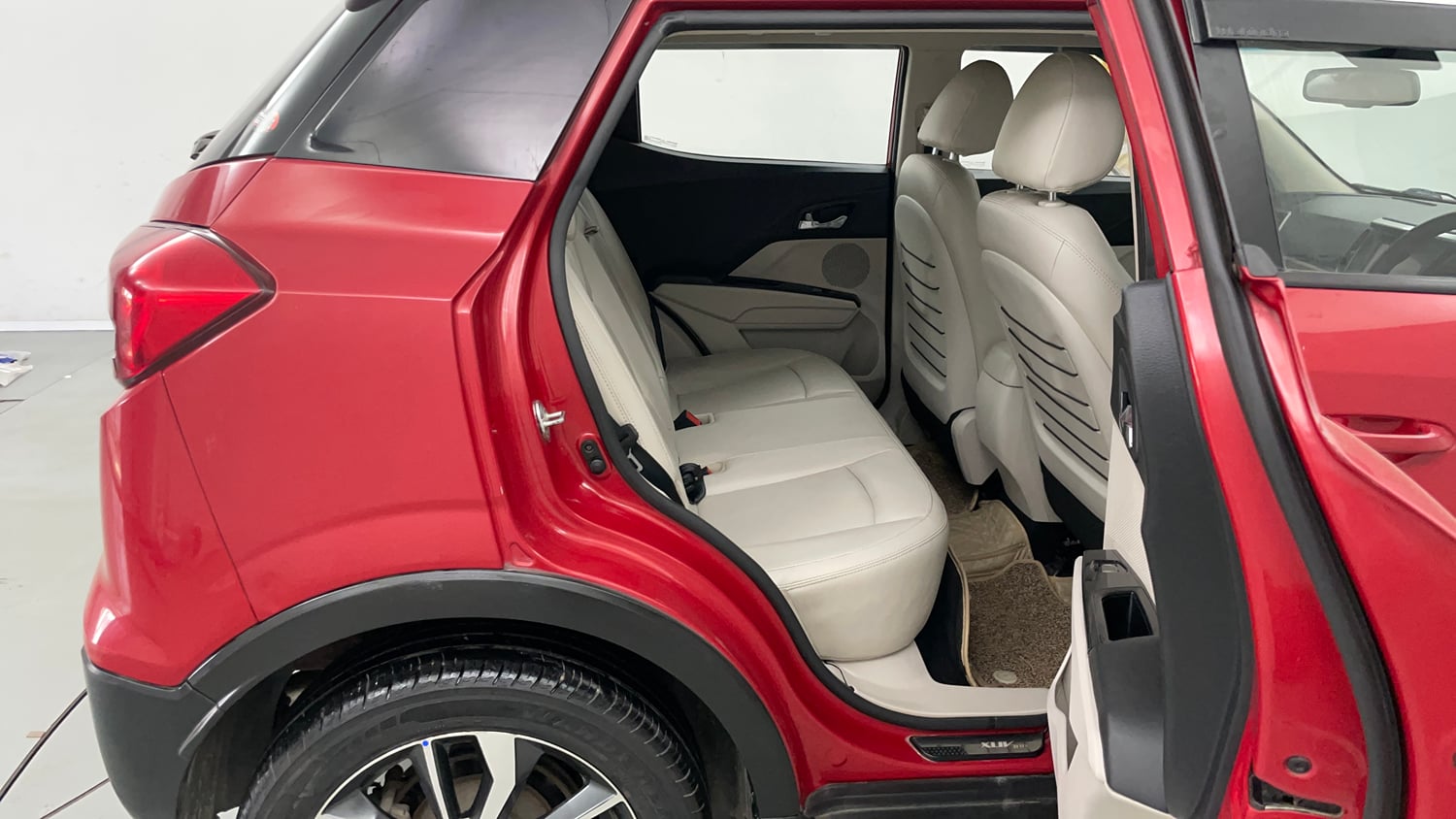 Used 2021 Mahindra XUV 300 W8 (O) 1.2 Petrol AMT Petrol Automatic interior RIGHT SIDE REAR DOOR CABIN VIEW