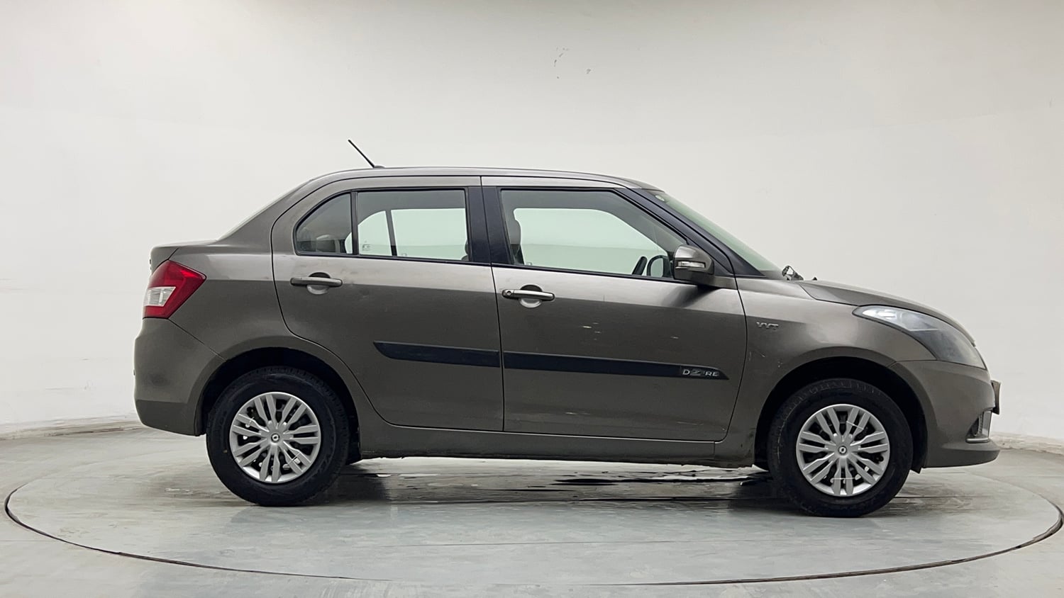 Used 2015 Maruti Suzuki Swift Dzire VXI Petrol Manual exterior RIGHT SIDE VIEW
