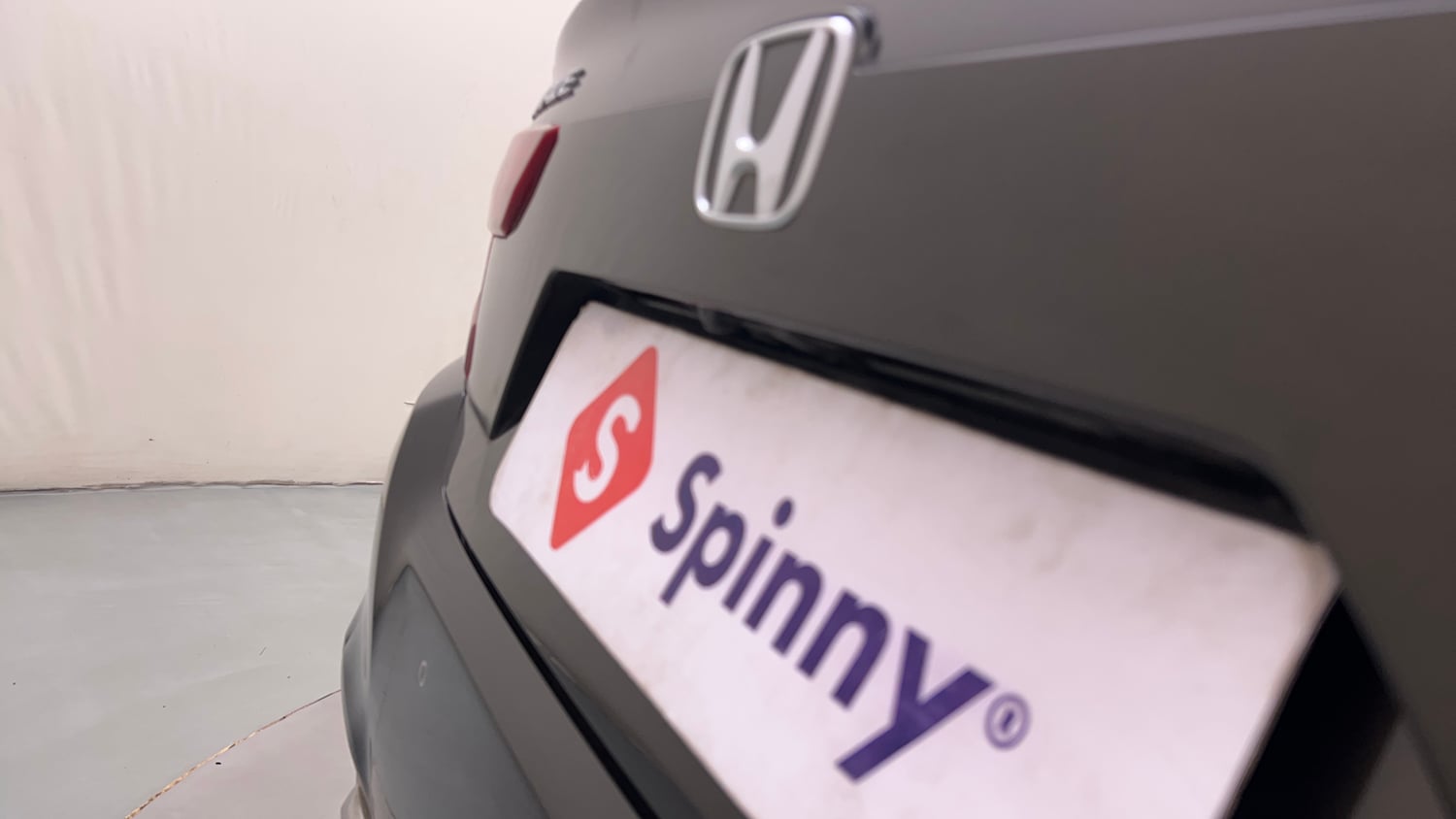 Used 2024 honda Amaze 2nd Generation VX 1.2 Petrol CVT Petrol Automatic top_features Rear camera