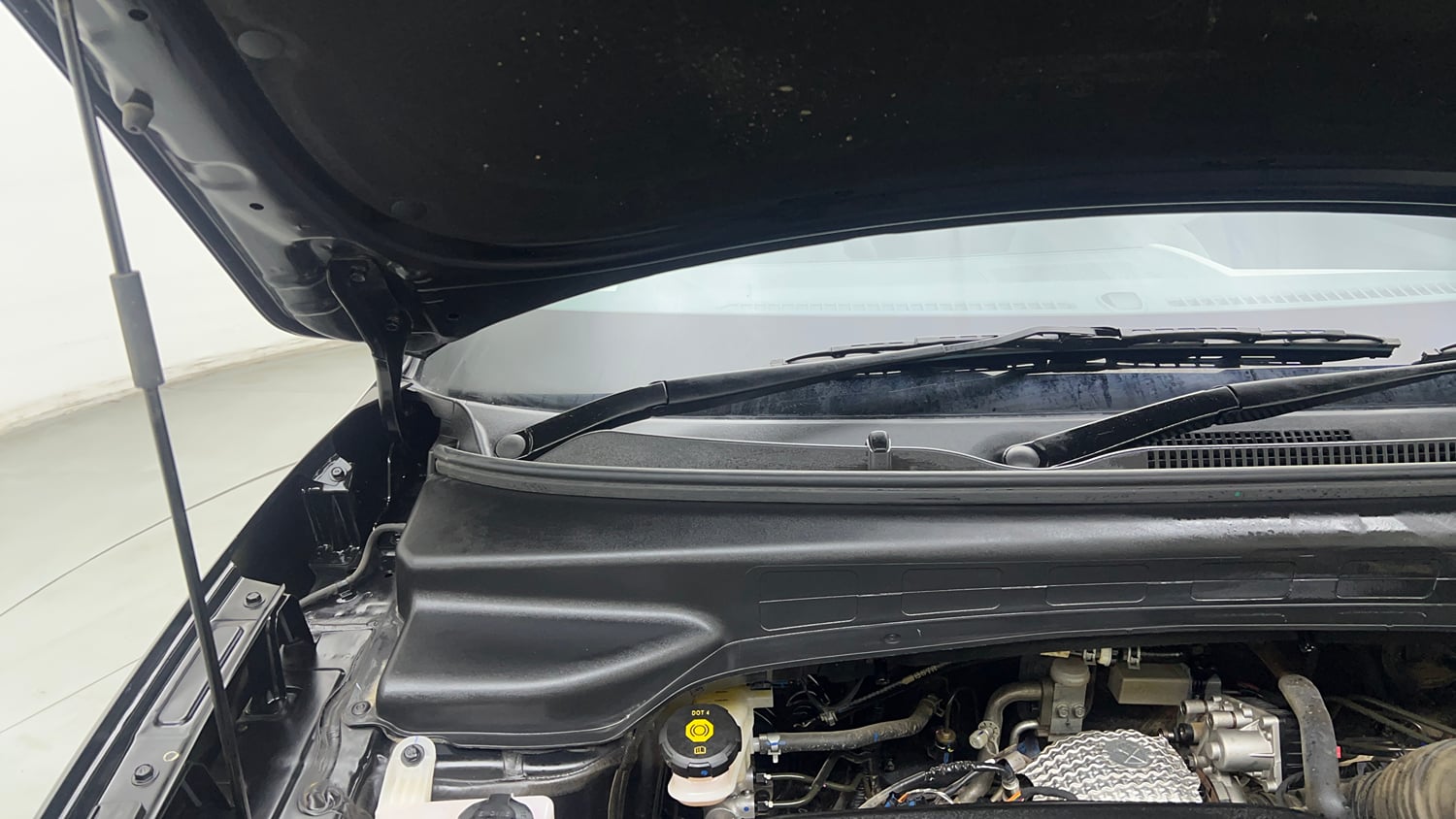 Used 2025 Hyundai Creta 1.5 CRDi Diesel MT DSL S(O) Diesel Manual engine ENGINE RIGHT SIDE HINGE & APRON VIEW