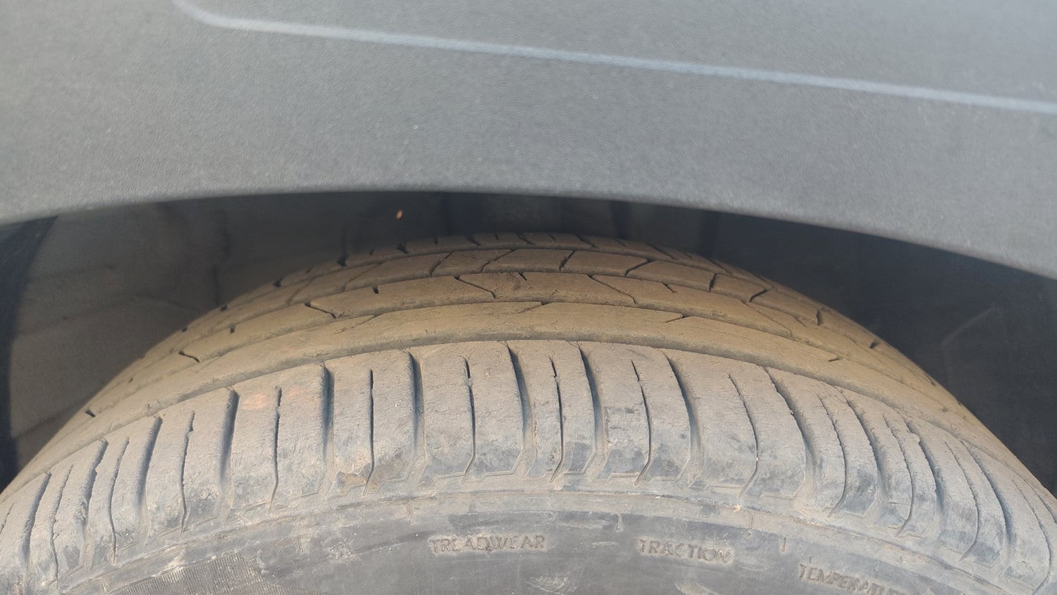 Used 2023 Hyundai Venue S (O) 1.0 Turbo DCT Petrol Automatic tyres RIGHT FRONT TYRE TREAD VIEW