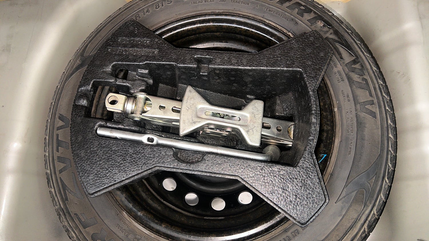 Used 2014 Maruti Suzuki Celerio VXi Petrol Manual tyres SPARE TYRE VIEW