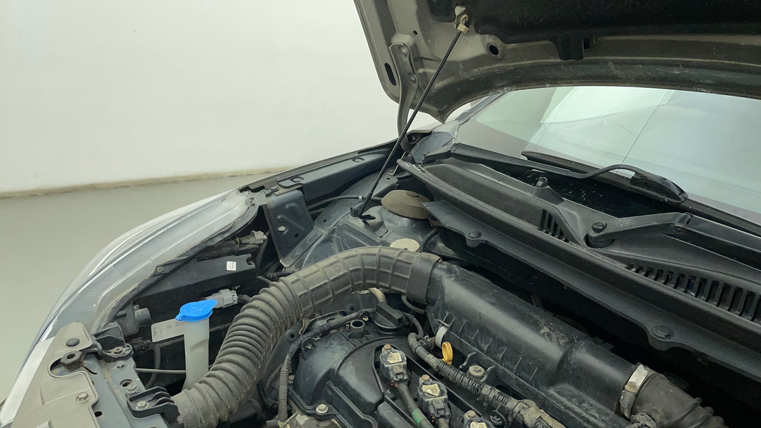 Used 2019 Maruti Suzuki Baleno Zeta Automatic Petrol Automatic engine ENGINE RIGHT SIDE HINGE & APRON VIEW