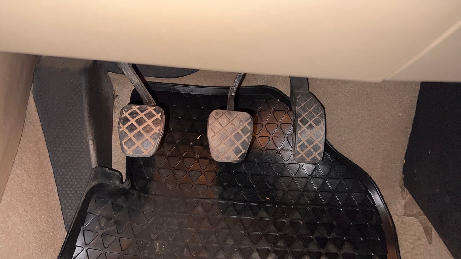 Used 2019 Volkswagen Ameo Highline Plus 1.5L (D) Diesel Manual interior PEDALS VIEW