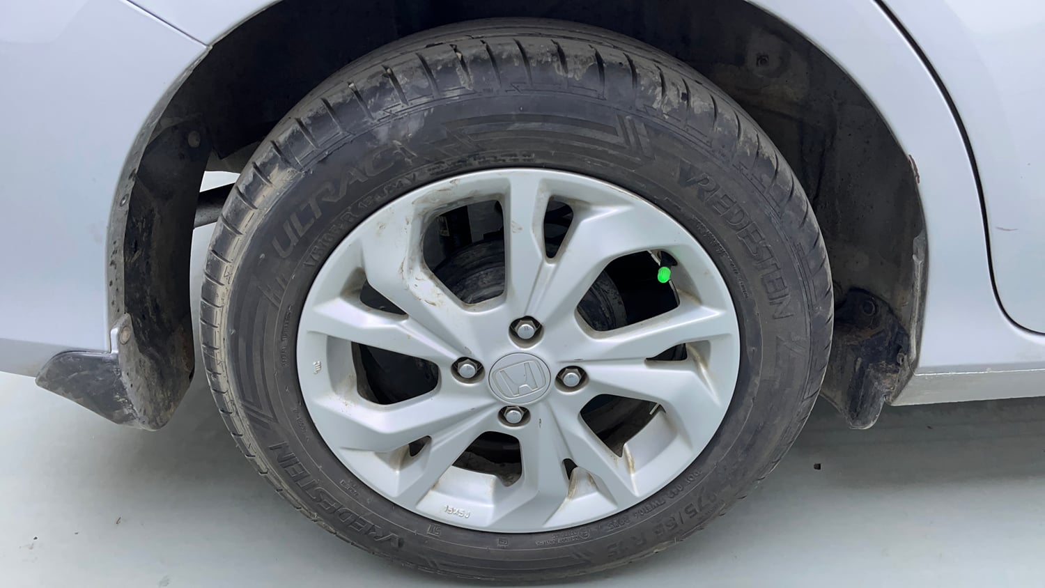 Used 2020 Honda Amaze 1.2 VX MT Petrol Petrol Manual tyres RIGHT REAR TYRE RIM VIEW