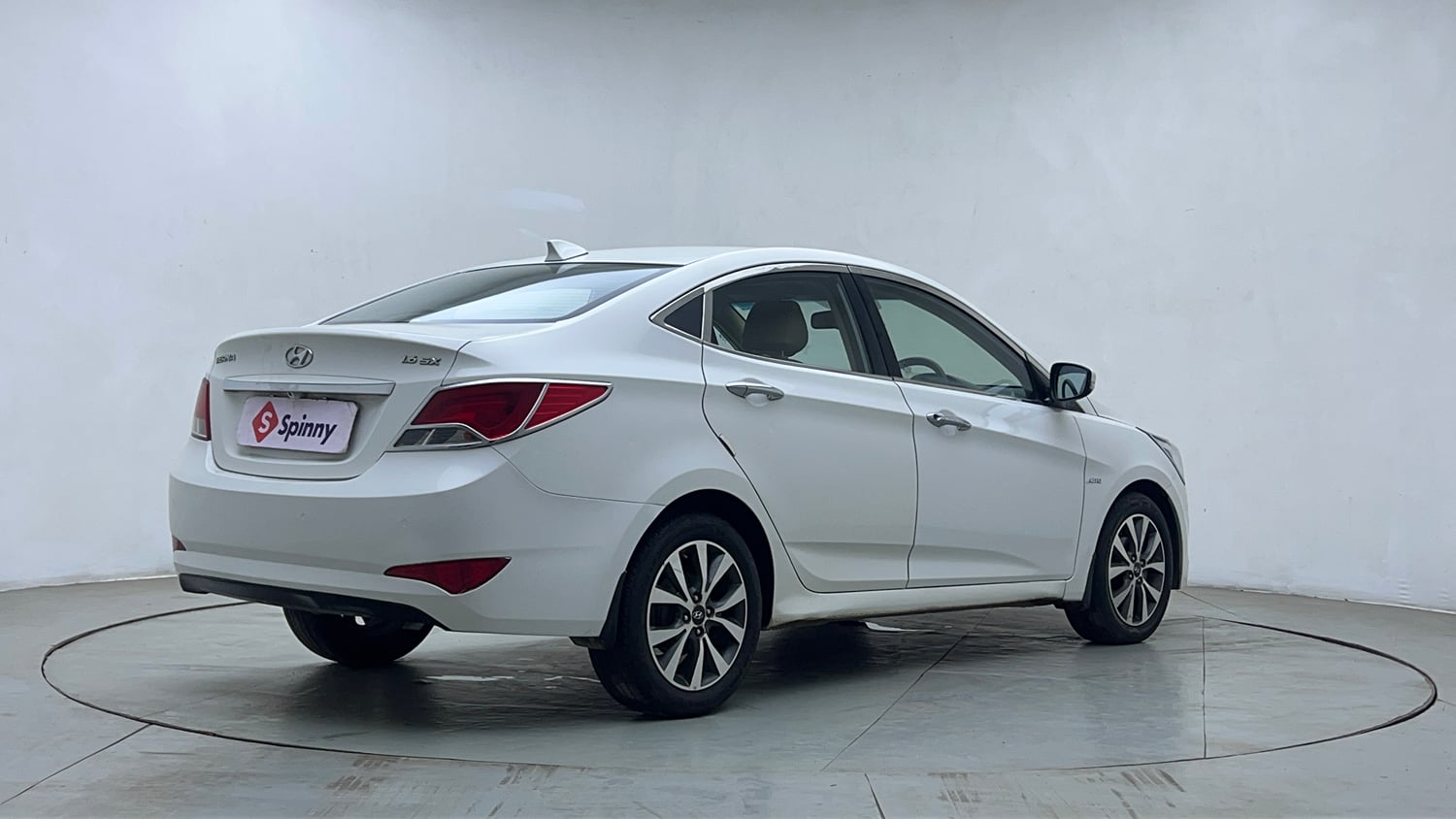 Used 2016 Hyundai Verna 1.6 VTVT SX AT Petrol Automatic exterior RIGHT REAR CORNER VIEW