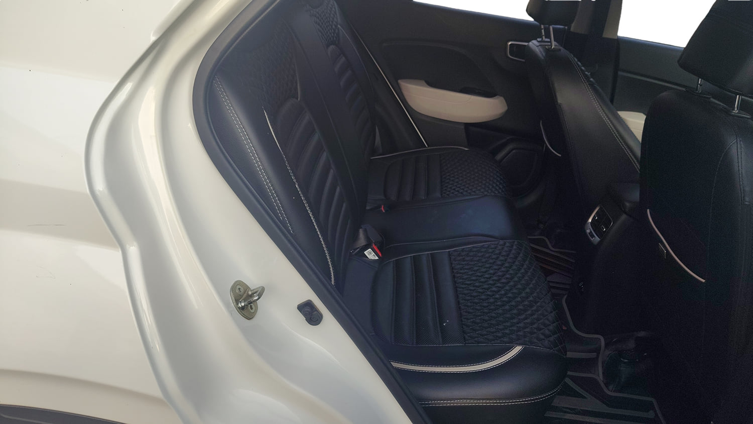 Used 2023 Hyundai Venue S (O) 1.0 Turbo DCT Petrol Automatic interior REAR SEAT CONDITION VIEW