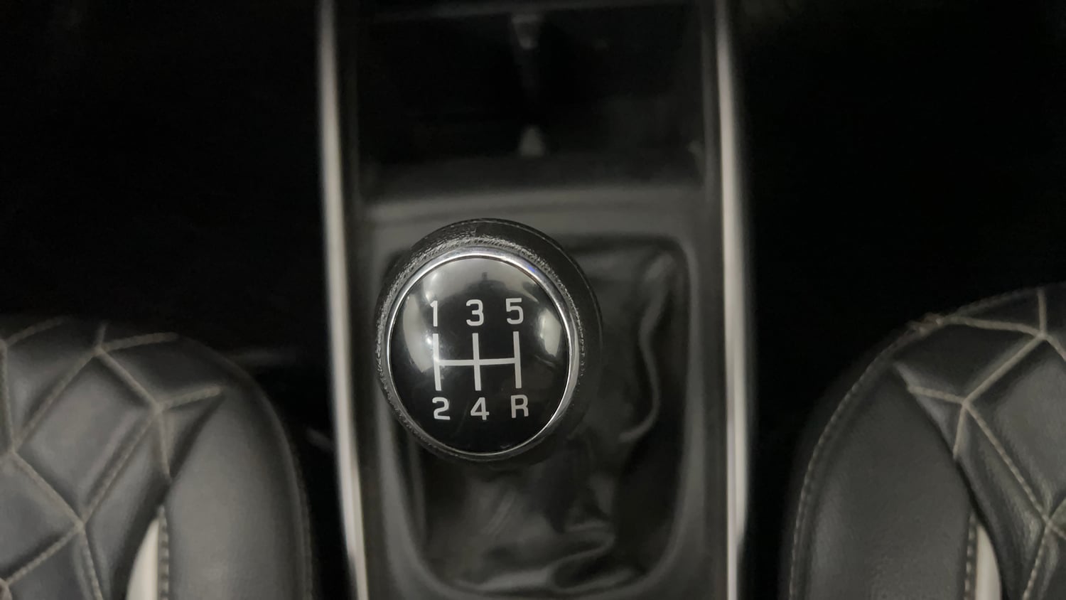 Used 2020 Maruti Suzuki Baleno Zeta Petrol Manual interior GEAR  KNOB VIEW