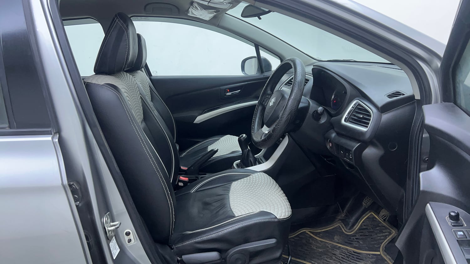 Used 2017 Maruti Suzuki S-Cross Zeta 1.3 Diesel Manual interior RIGHT SIDE FRONT DOOR CABIN VIEW