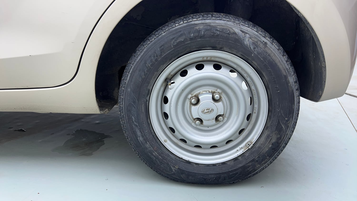 Used 2022 hyundai Santro Sportz Executive CNG Cng Manual tyres LEFT REAR TYRE RIM VIEW