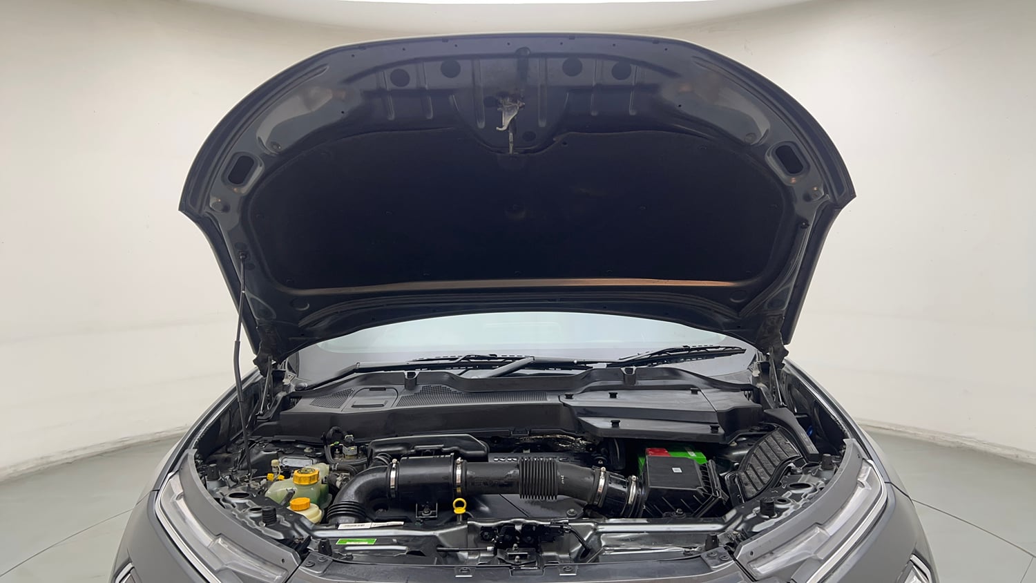 Used 2023 Tata Safari XM Diesel Manual engine ENGINE & BONNET OPEN FRONT VIEW