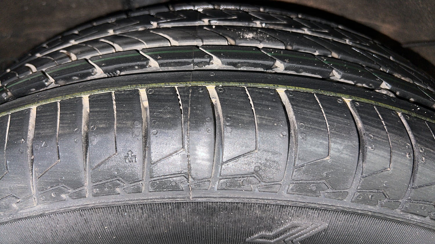 Used 2022 Kia Sonet HTX 1.5 AT Diesel Automatic tyres RIGHT REAR TYRE TREAD VIEW