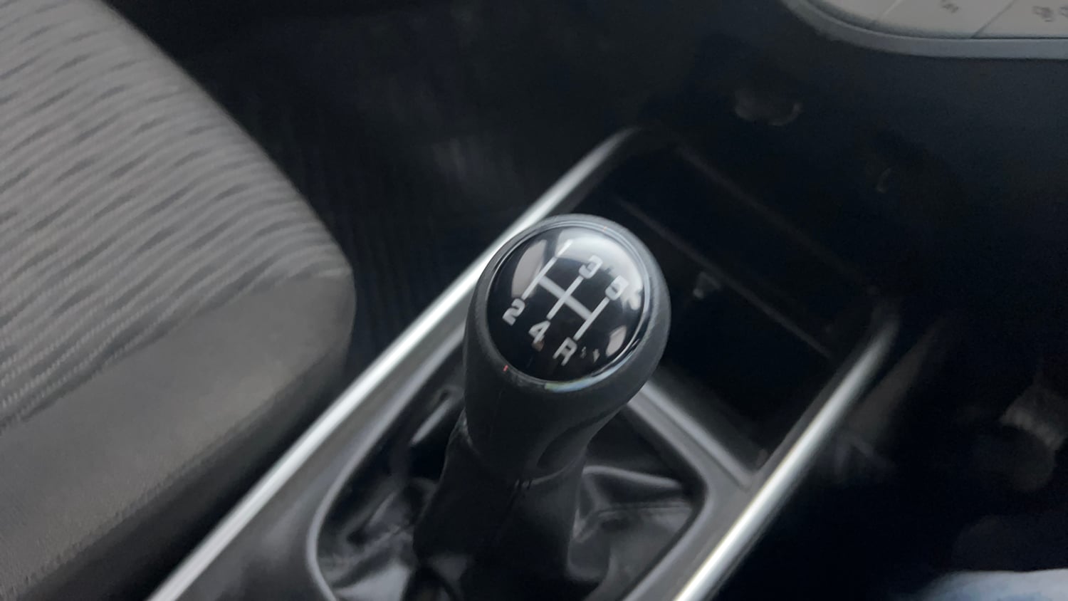 Used 2018 Maruti Suzuki Baleno Delta 1.2 Petrol Manual interior GEAR  KNOB VIEW