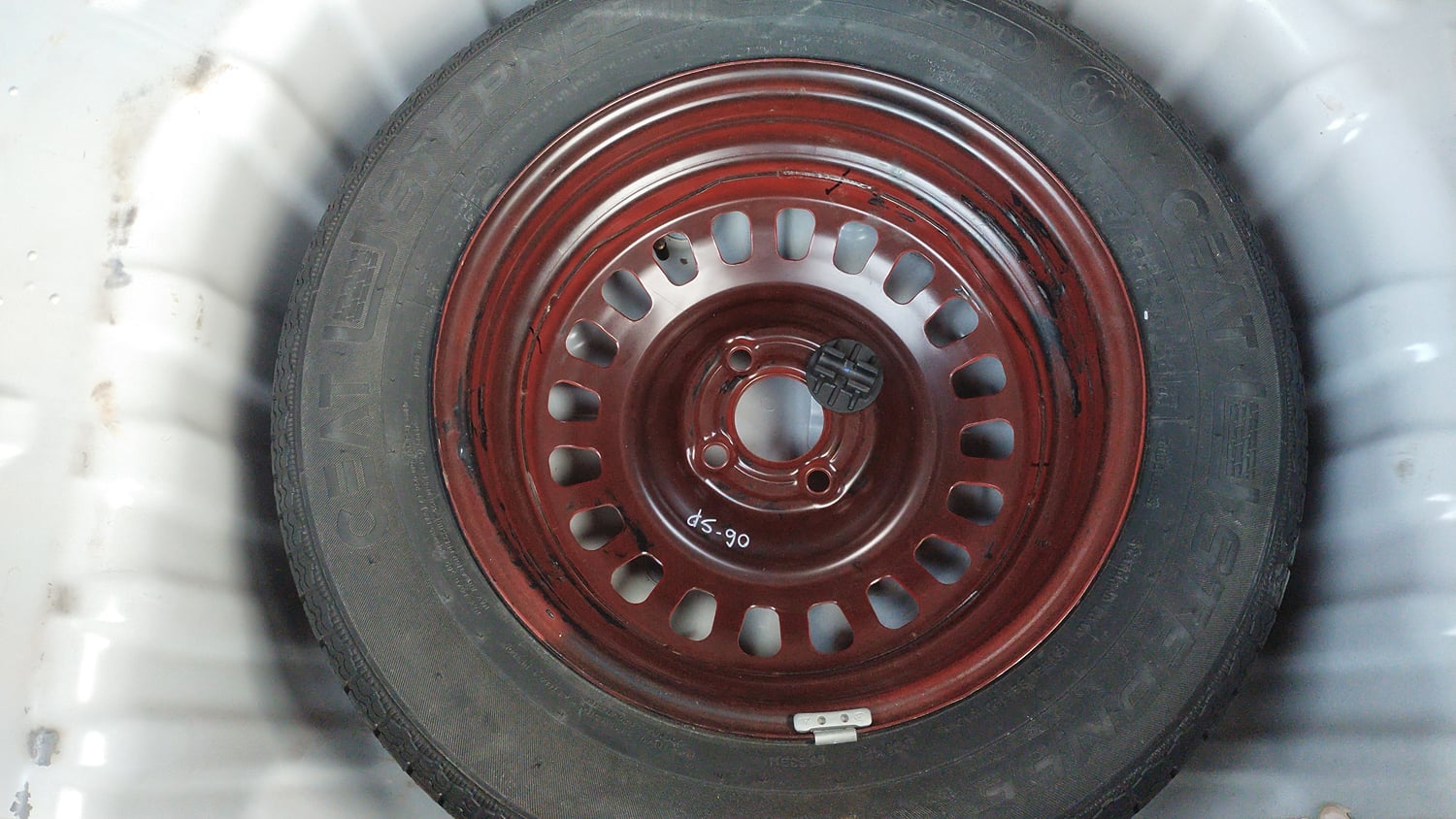 Used 2022 Renault Kiger RXZ Turbo CVT Dual Tone Petrol Automatic tyres SPARE TYRE VIEW