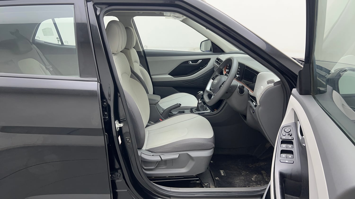 Used 2025 Hyundai Creta 1.5 CRDi Diesel MT DSL S(O) Diesel Manual interior RIGHT SIDE FRONT DOOR CABIN VIEW