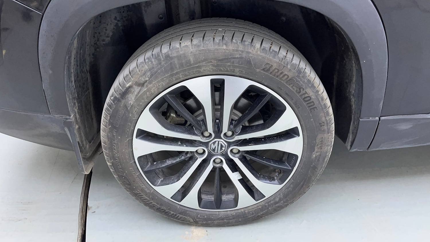 Used 2021 MG Motors Hector Plus Sharp 1.5 Petrol Turbo DCT 6-STR Petrol Automatic tyres RIGHT REAR TYRE RIM VIEW