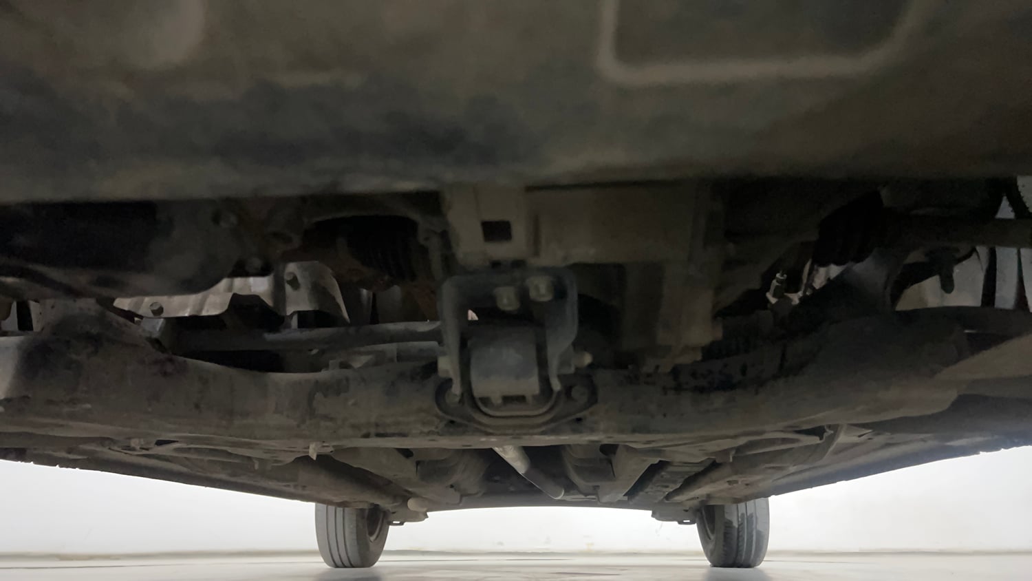 Used 2017 Hyundai Elite i20 Sportz 1.2 Petrol Manual extra FRONT LEFT UNDERBODY VIEW