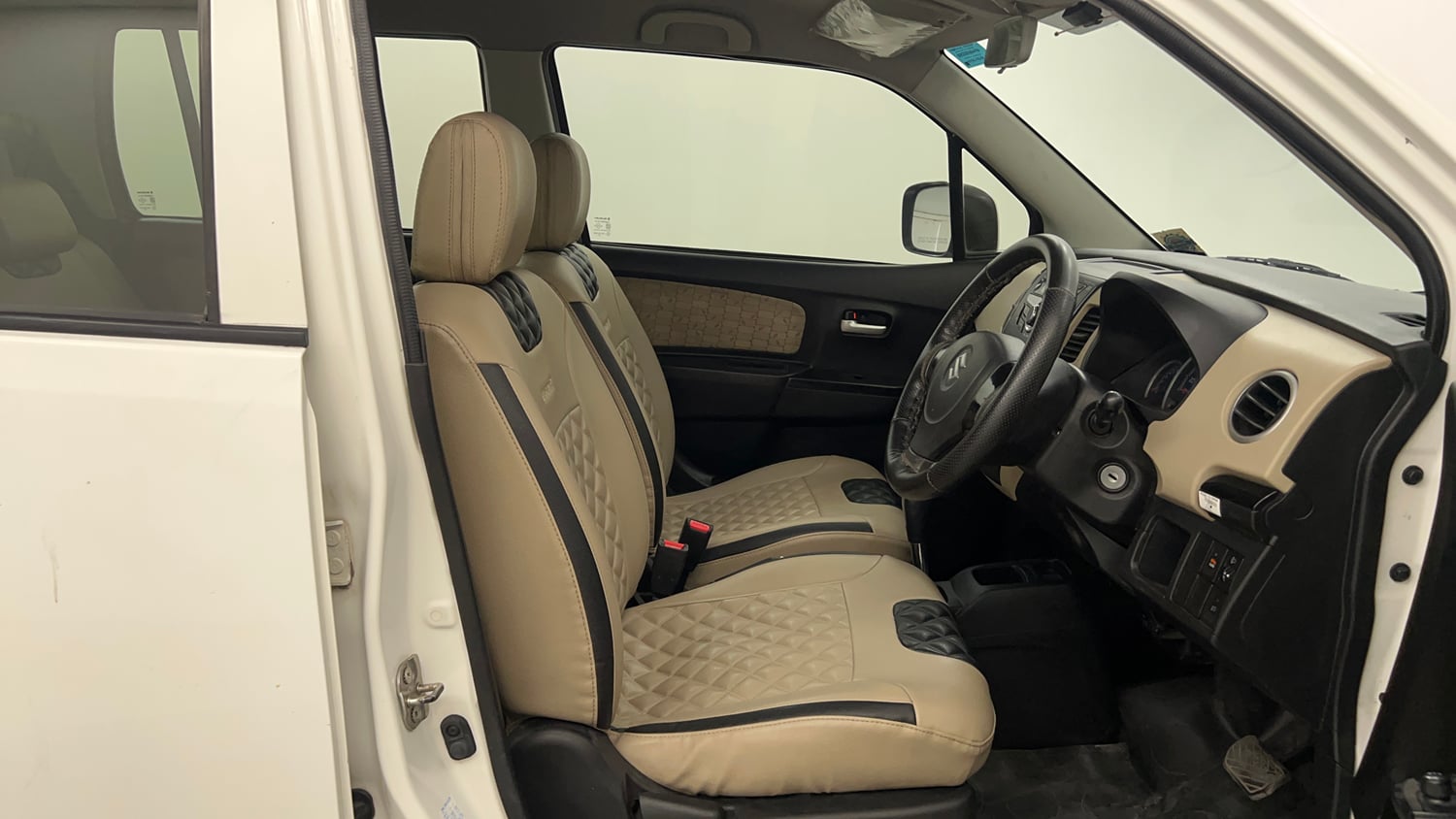 Used 2019 Maruti Suzuki Wagon R 1.0 VXI AMT Petrol Automatic interior RIGHT SIDE FRONT DOOR CABIN VIEW