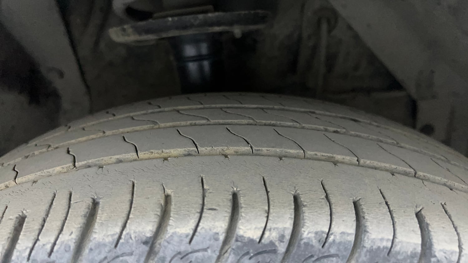 Used 2017 Maruti Suzuki S-Cross Zeta 1.3 Diesel Manual tyres RIGHT FRONT TYRE TREAD VIEW