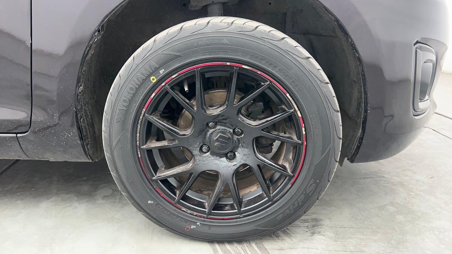Used 2016 Maruti Suzuki Swift ZXi Petrol Manual tyres RIGHT FRONT TYRE RIM VIEW