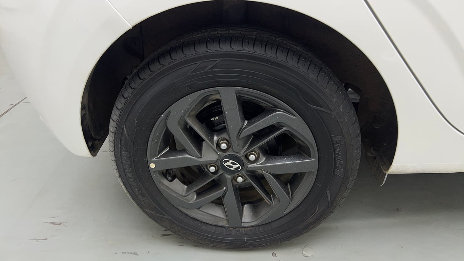 Used 2019 Hyundai Grand i10 Nios Sportz AMT 1.2 Kappa VTVT Petrol Automatic tyres RIGHT REAR TYRE RIM VIEW