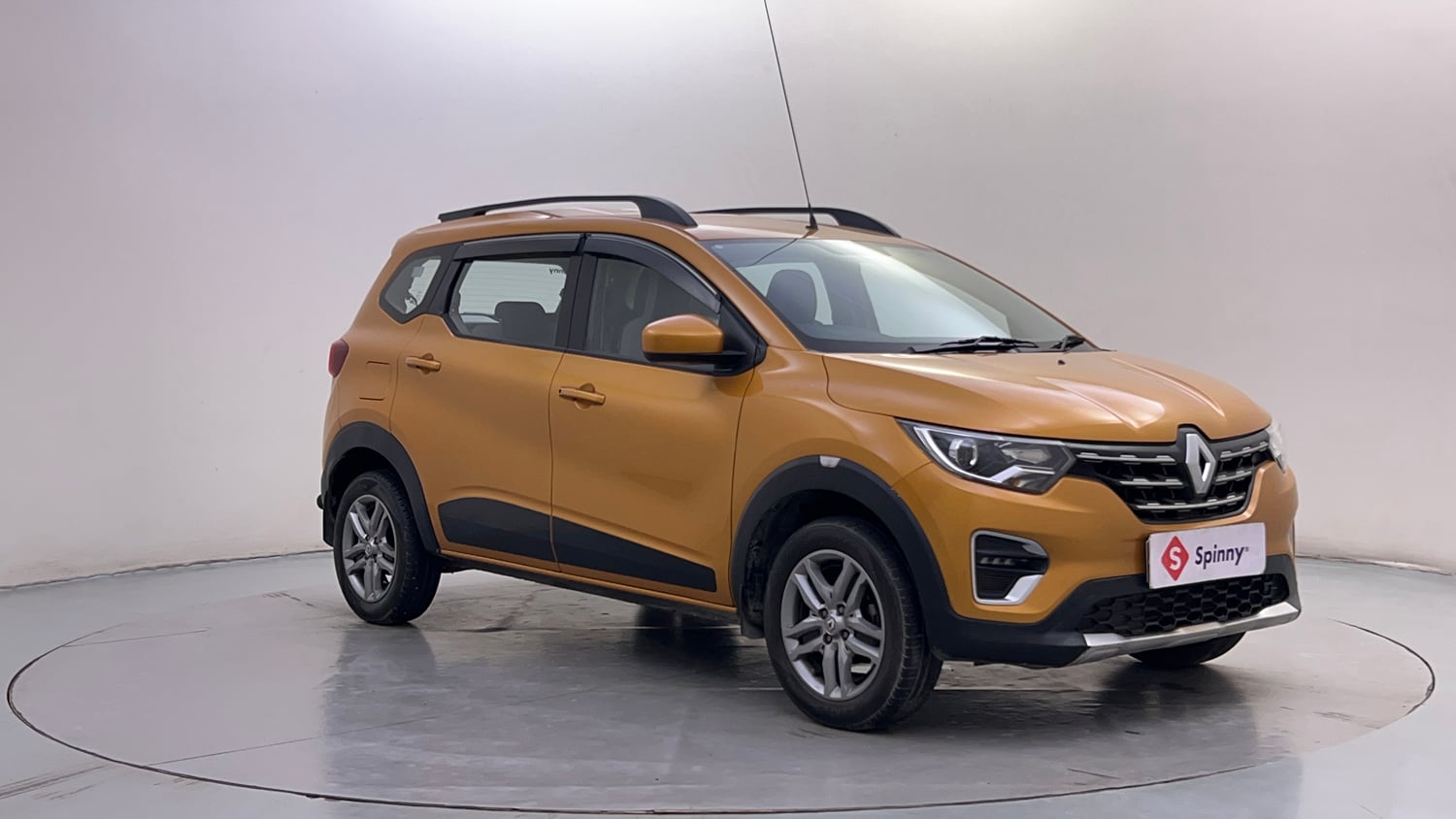 Used 2020 Renault Triber RXZ EASY-R AMT Petrol Automatic exterior RIGHT FRONT CORNER VIEW
