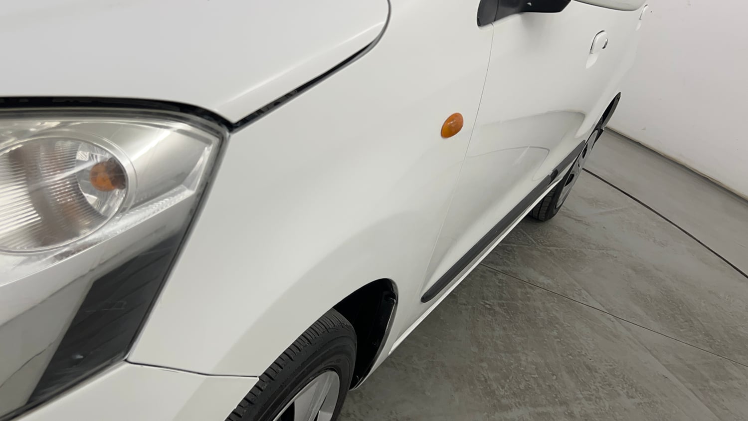 Used 2019 Maruti Suzuki Wagon R 1.0 VXI AMT Petrol Automatic dents MINOR SCRATCH