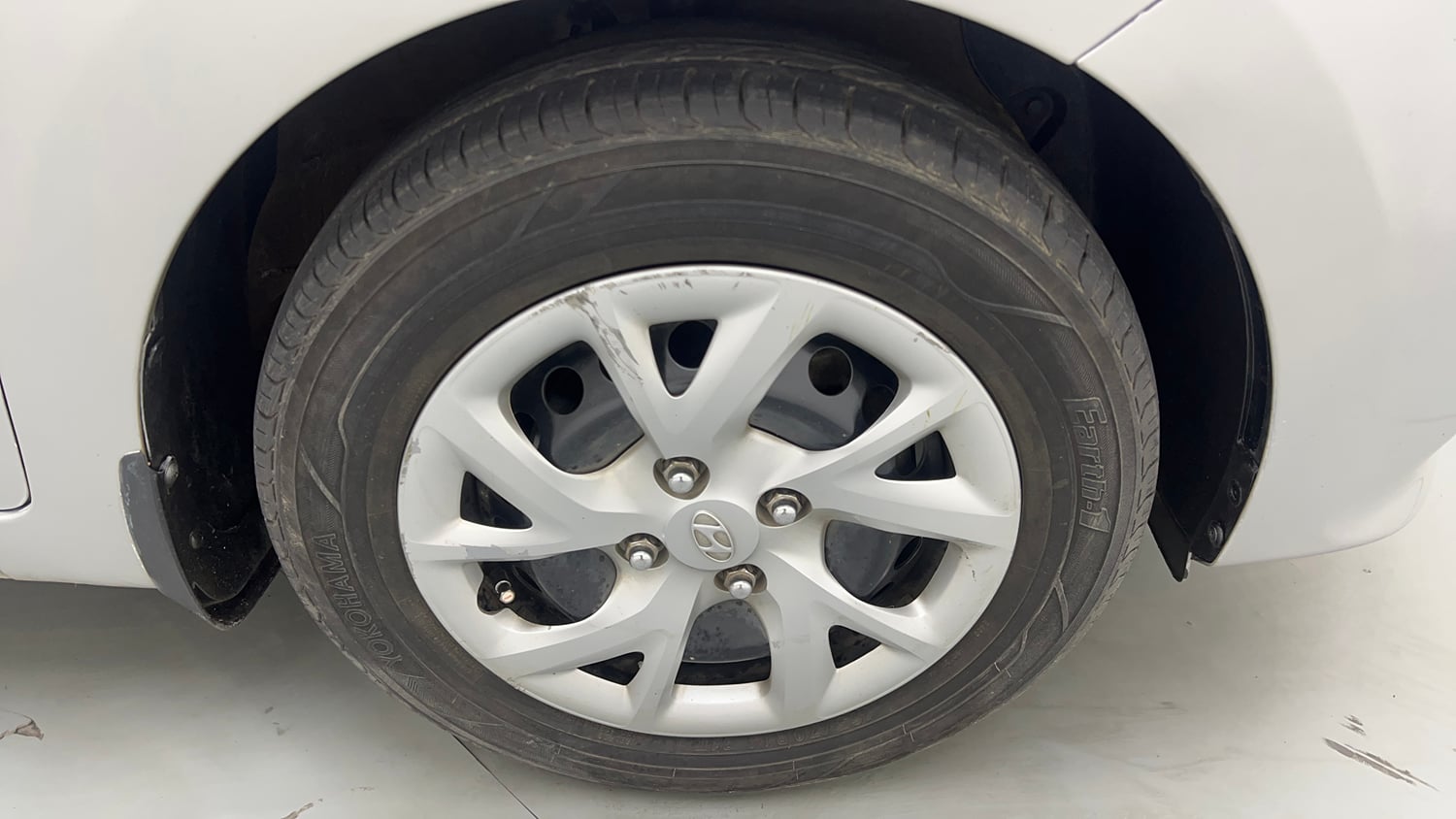 Used 2018 Hyundai Grand i10 Magna 1.2 Kappa VTVT CNG (outside fitted) Cng Manual tyres RIGHT FRONT TYRE RIM VIEW