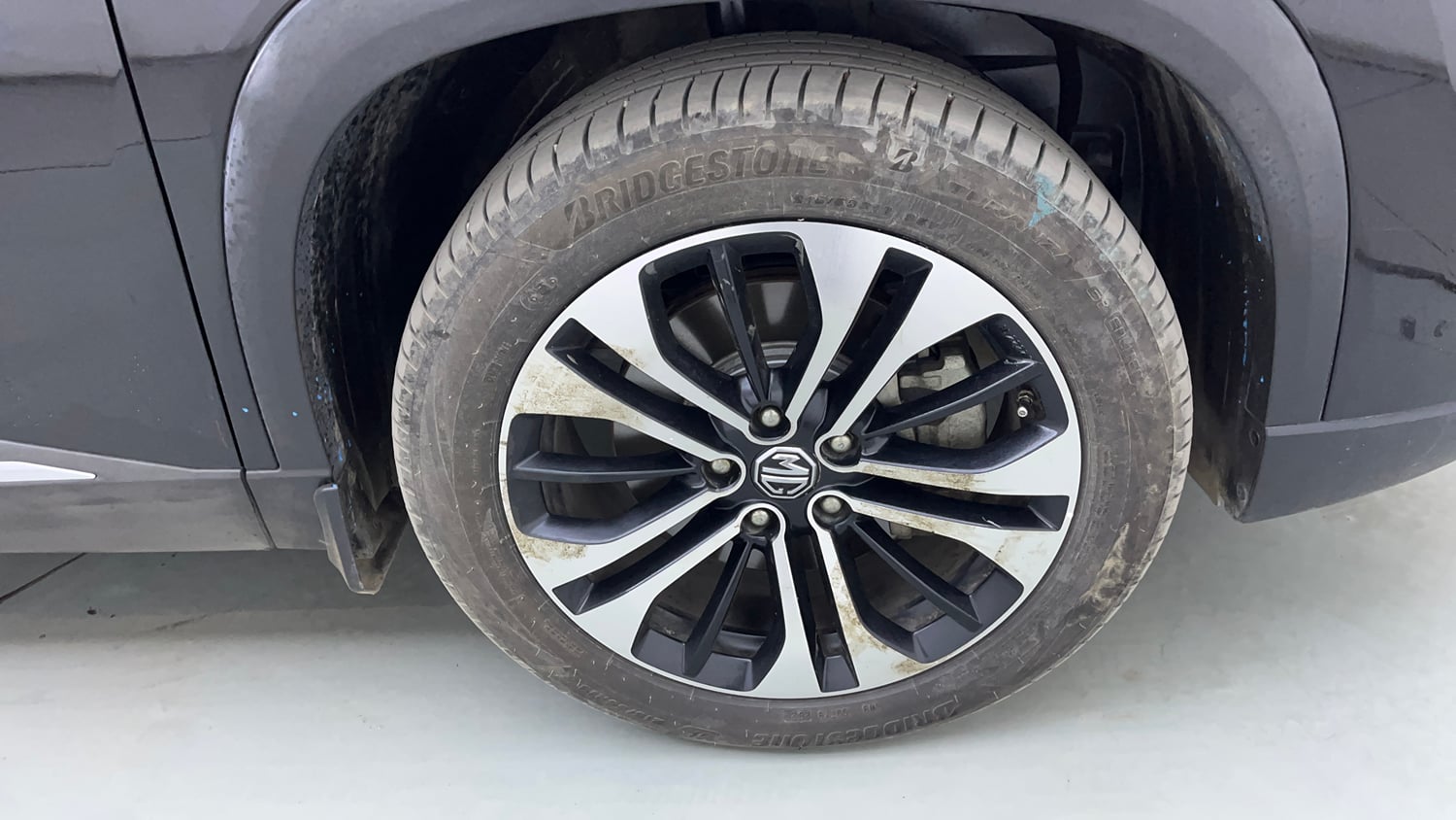 Used 2021 MG Motors Hector Plus Sharp 1.5 Petrol Turbo DCT 6-STR Petrol Automatic tyres RIGHT FRONT TYRE RIM VIEW