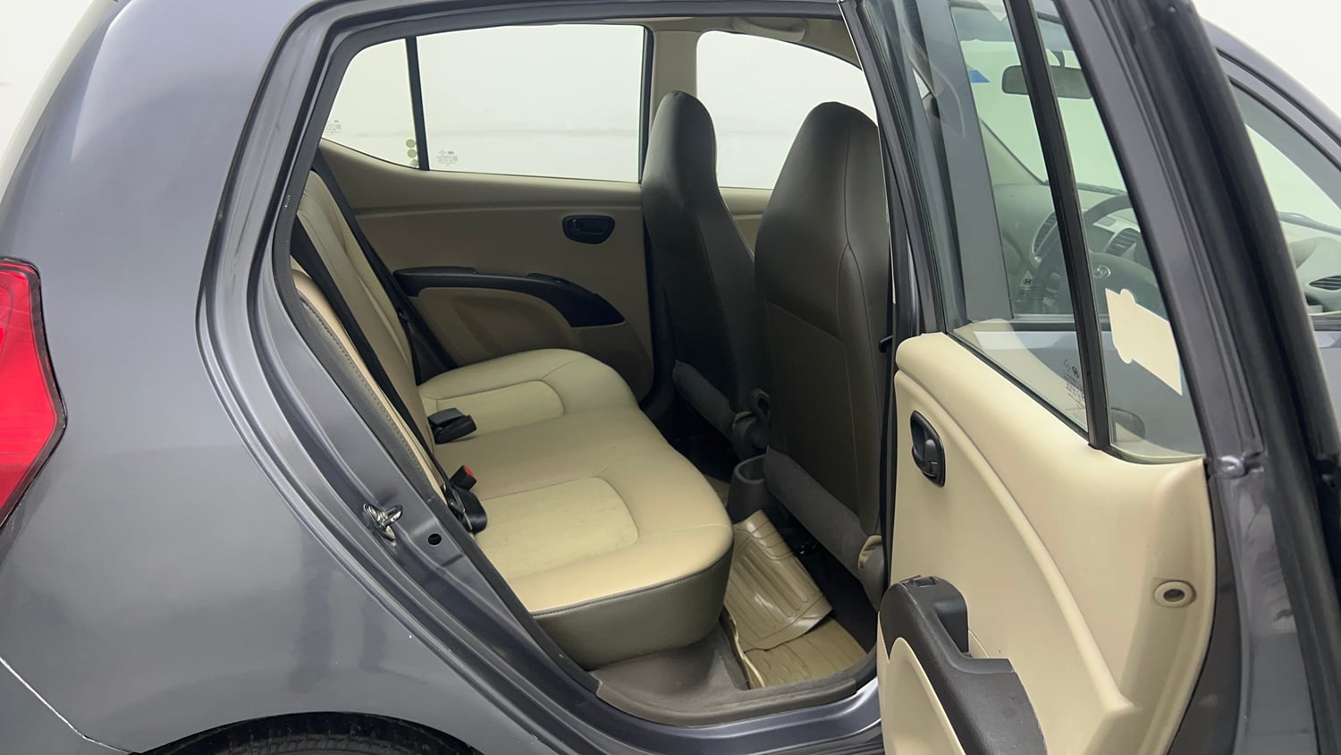 Used 2015 Hyundai i10 Magna 1.1 iRDE2 Petrol Manual interior RIGHT SIDE REAR DOOR CABIN VIEW