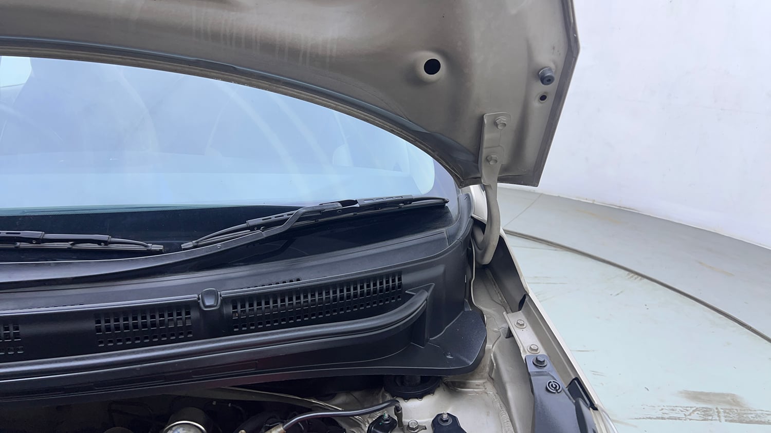Used 2022 hyundai Santro Sportz Executive CNG Cng Manual engine ENGINE LEFT SIDE HINGE & APRON VIEW
