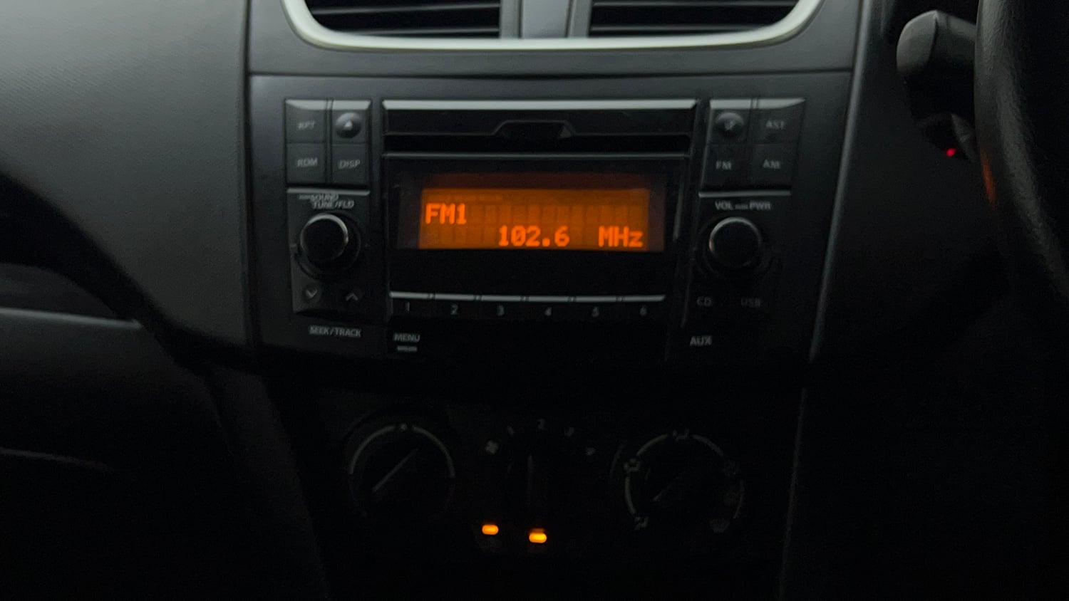 Used 2016 Maruti Suzuki Swift VXI (O) Petrol Manual top_features Integrated (in-dash) music system