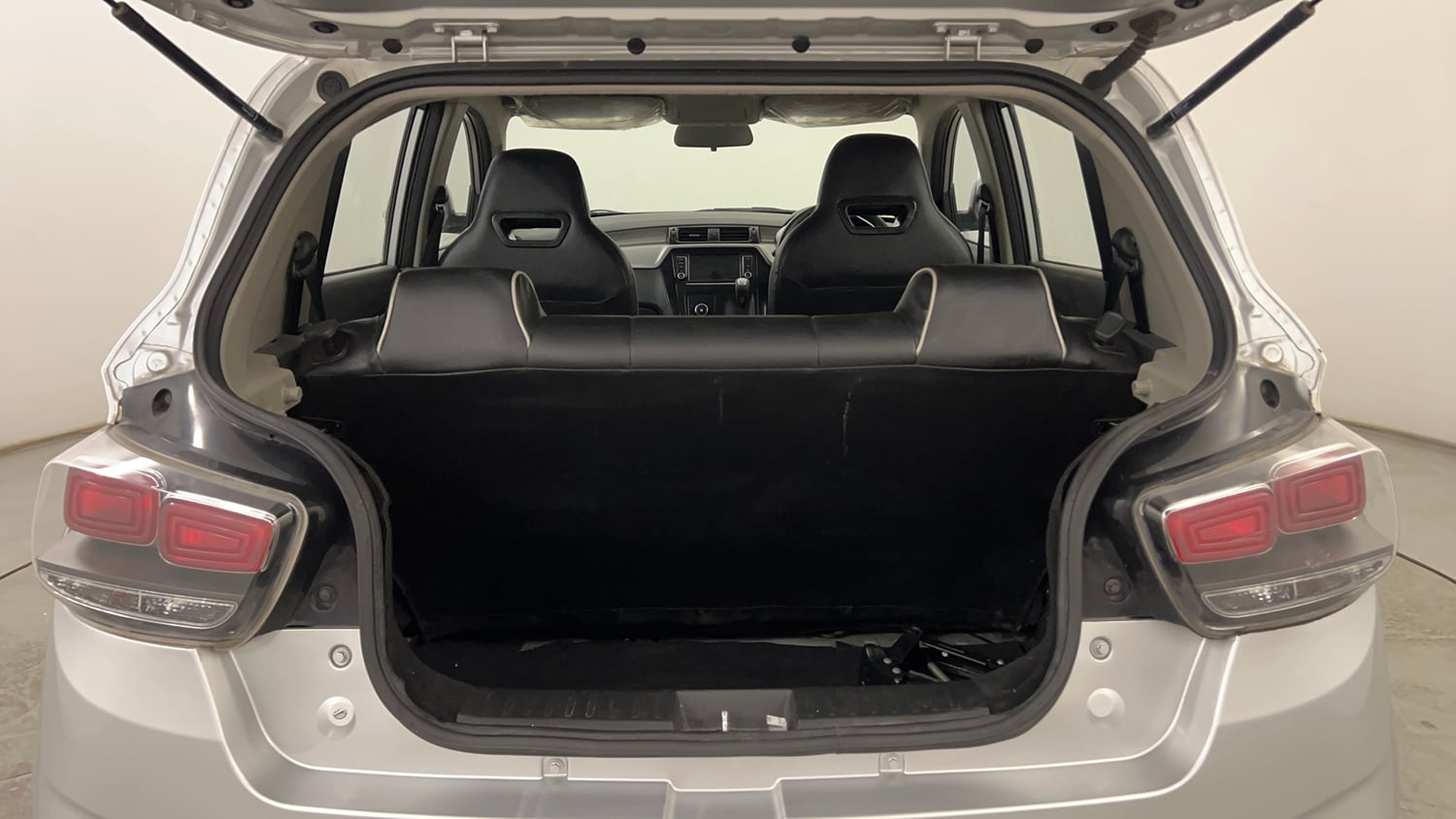 Used 2019 Mahindra KUV100 NXT K6 Plus 6 STR Petrol Manual interior DICKY INSIDE VIEW