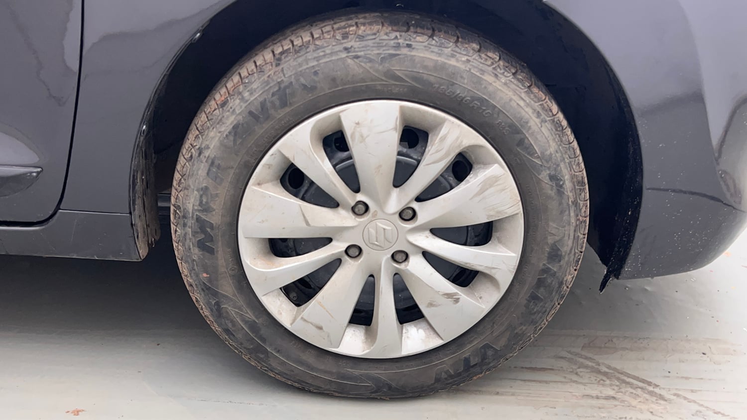 Used 2018 Maruti Suzuki Baleno Delta 1.2 Petrol Manual tyres RIGHT FRONT TYRE RIM VIEW