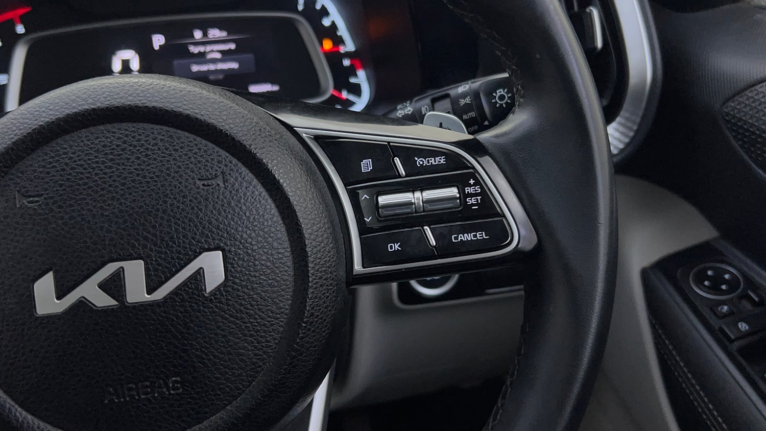 Used 2022 Kia Sonet HTX 1.5 AT Diesel Automatic top_features Cruise control