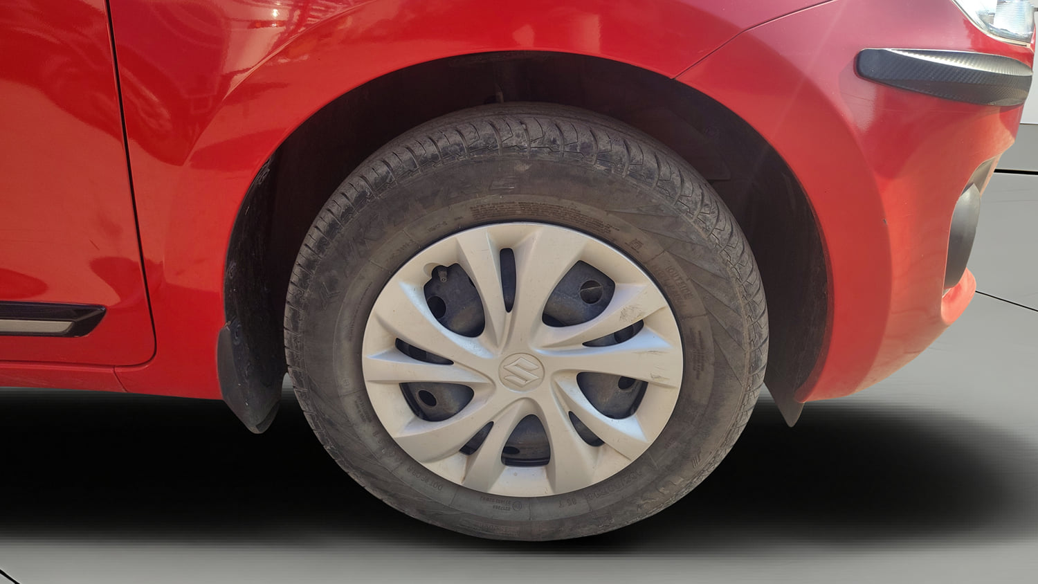 Used 2022 Maruti Suzuki Swift VXi Petrol Manual tyres RIGHT FRONT TYRE RIM VIEW