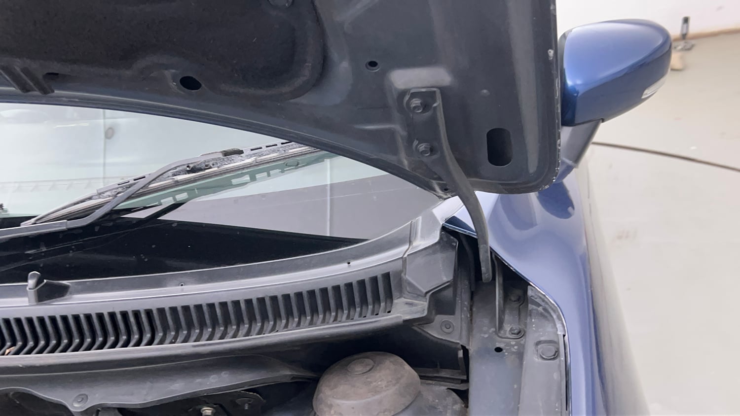 Used 2019 Maruti Suzuki Baleno Delta Petrol Manual engine ENGINE LEFT SIDE HINGE & APRON VIEW