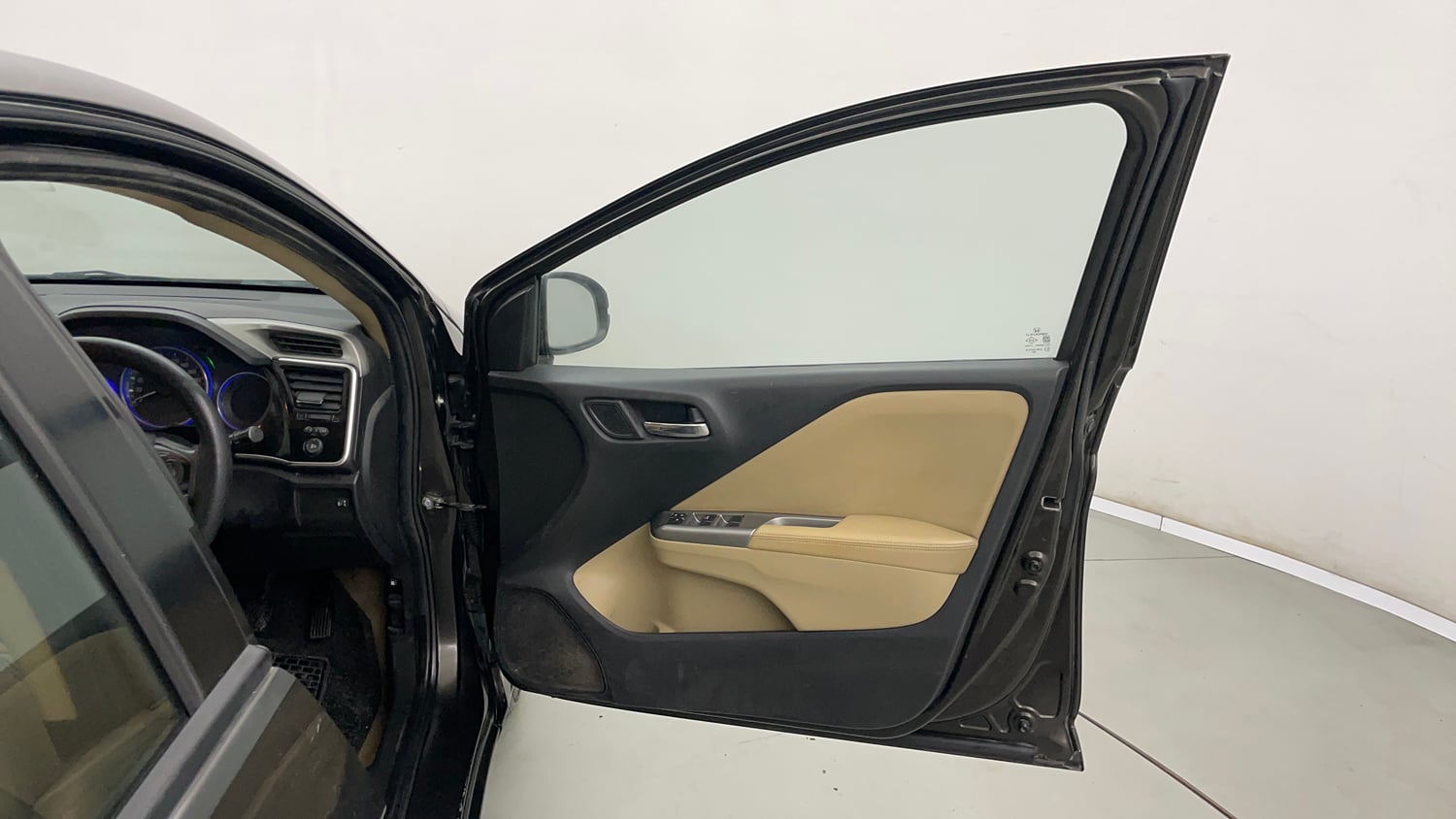 Used 2016 Honda City VX Petrol Manual interior RIGHT FRONT DOOR OPEN VIEW